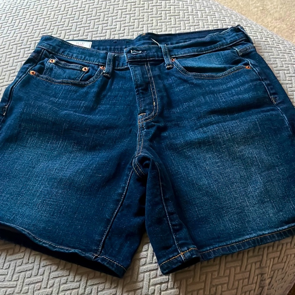 Gap 5” mid rise denim shorts